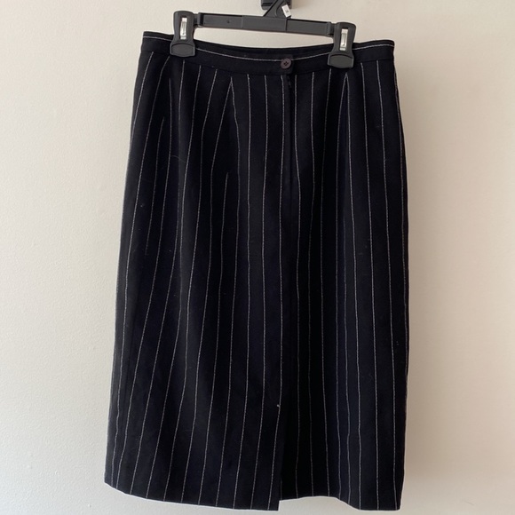 Skirt - Picture 2 of 3